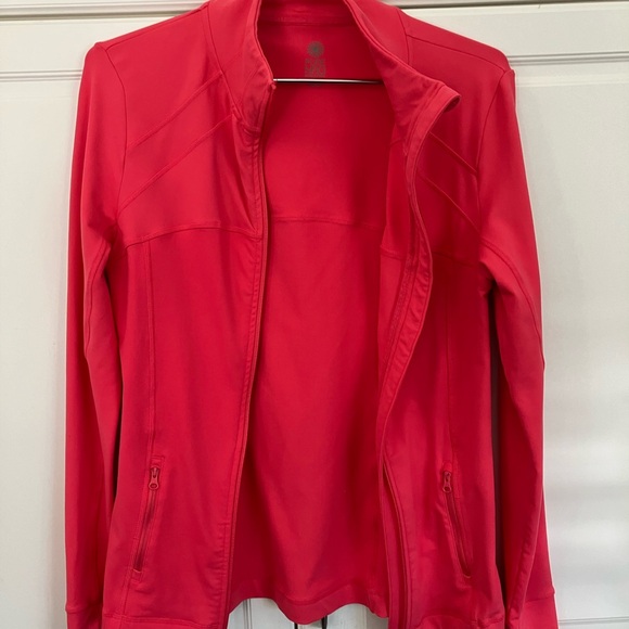 Women’s casual active wear jacket/sweater - Picture 2 of 9